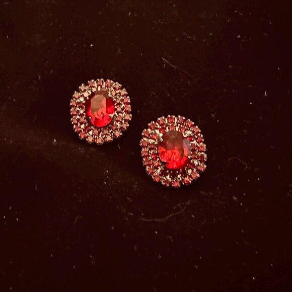 Vintage Red glass Ruby clip on earrings 5/8 inch wide prong set - Picture 9 of 10